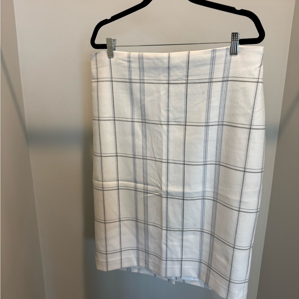 White House Black Market White and Gray Pencil Skirt